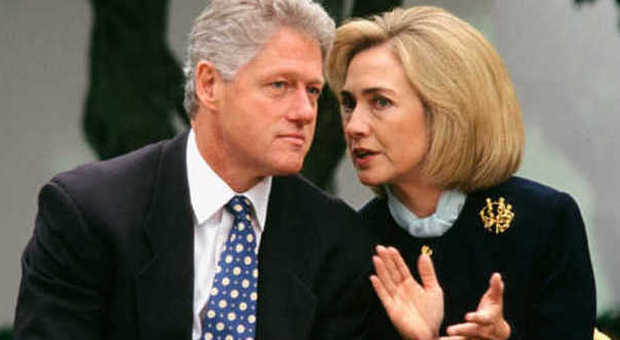 Bill e lo scandalo «schiave del sesso»: Hillary furiosa con l'ex presidente