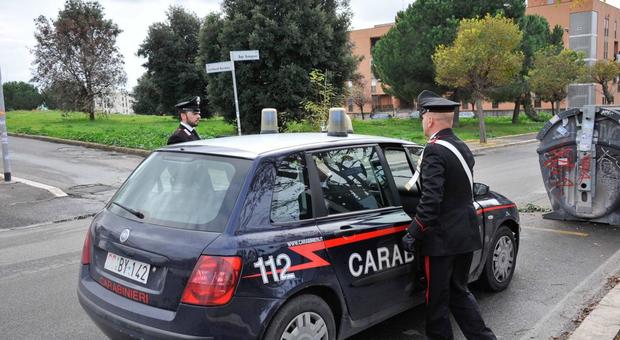 Roma, litiga con l'ex compagno e aggredisce i carabinieri: arrestata