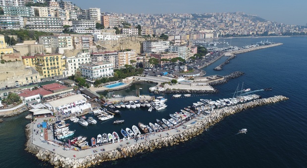 Napoli, stop a «Navigare», il sovrintendente: «Troppi abusivi»