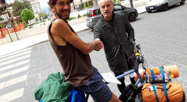 Jorge, dal Portogallo alla Grecia in bici: tappa in Irpinia