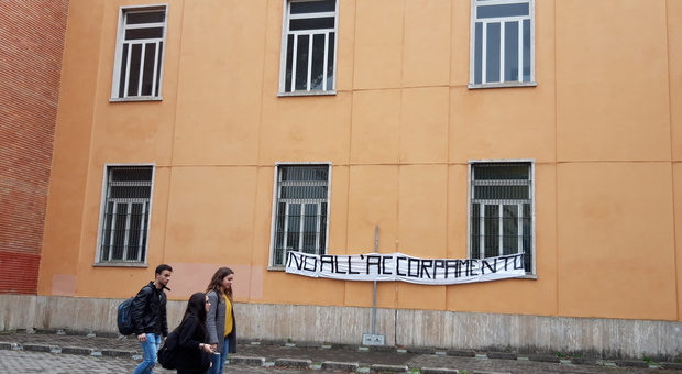 «No all'accorpamento», occupazione "light" al Vittorio Veneto