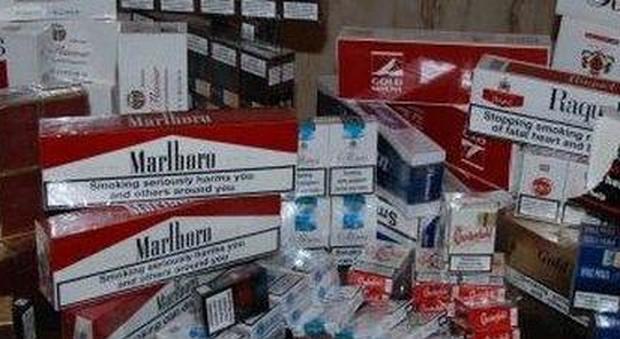 La Finanza sequestra 10 tonnellate di sigarette in un tir: arrestato autista