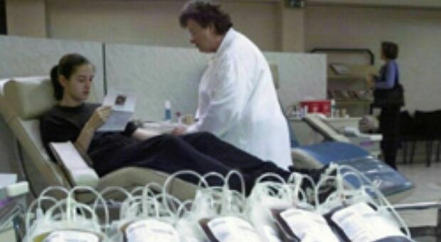 Sangue, donatori in calo, 400 sacche in meno: «C’è bisogno di ricambio». Un appello speciale rivolto ai giovani