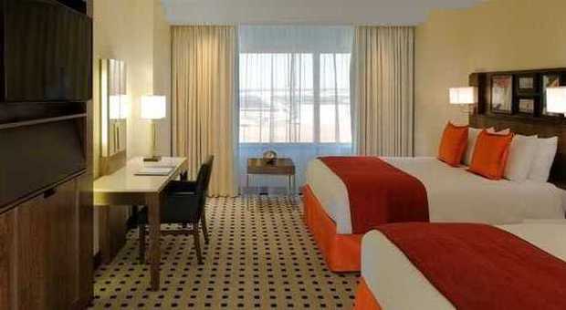 La tipica stanza di un hotel americano. Gli alberghi Usa sono in cima alla classifica di Trivago per il web in camera
