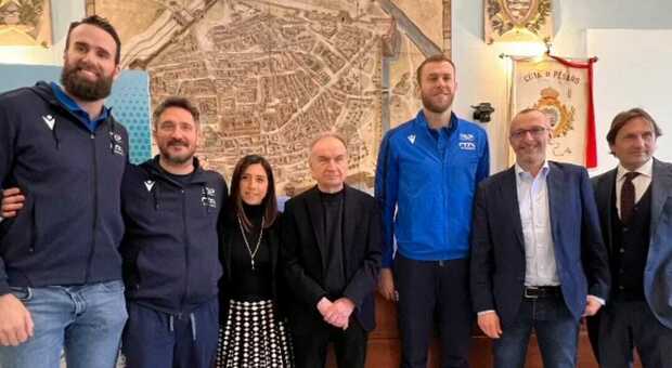 Omeopatia azzurra per il basket pesarese: primo allenamento della Nazionale di Pozzecco e Polonara aspettando i turchi