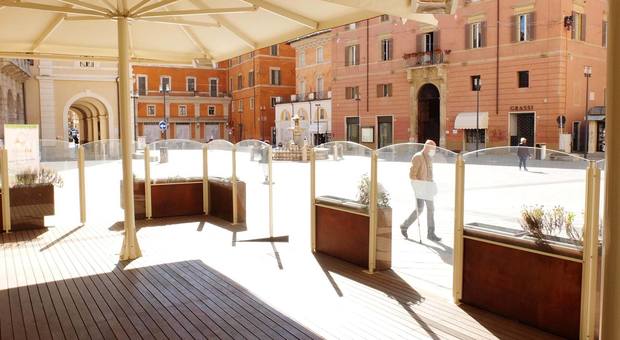 Piazza Vittorio Emanuele II dal Caffè Cleri rimasto chiuso (foto Enrico Meloccaro)