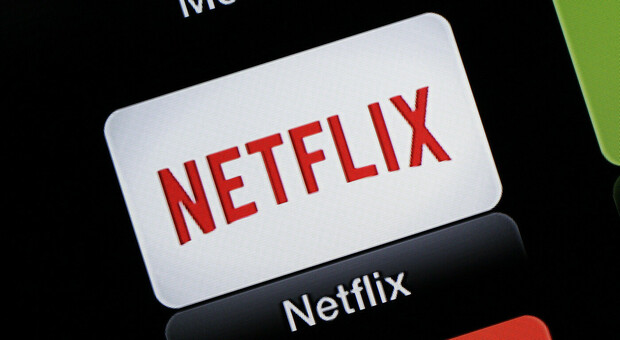Netflix, arriva il nuovo abbonamento: costerà di meno, ma avrà la pubblicità