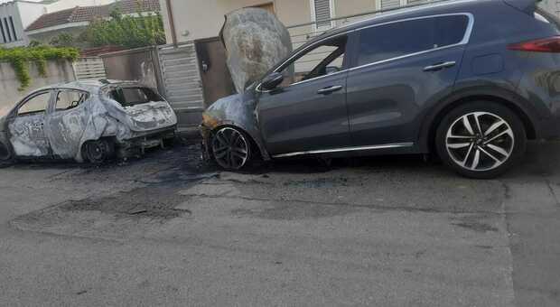 Incendio nel Salento, ancora auto bruciate: una Lancia e una Kia in fiamme
