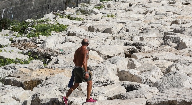 Napoli brucia nella morsa del caldo: accessi al Cardarelli aumentati del 30%