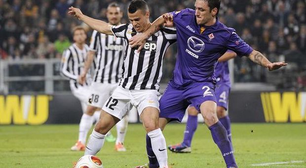 La Fiorentina ferma la Juve allo Stadium: Gomez risponde a Vidal. Giovedì a Firenze