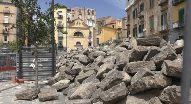 Napoli, cantieri infiniti tra discariche e nuovi interventi: l'ira dei commercianti