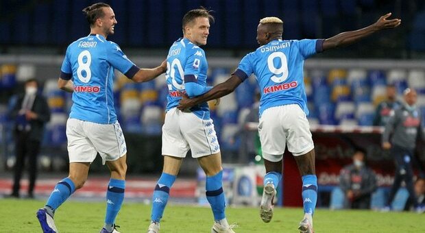 Ranking Uefa, Napoli al 20° posto: gli azzurri scavalcati dall'Ajax
