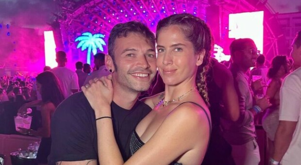 Francesca Ferragni e Riccardo Nicoletti in discoteca a Ibiza: «Stiamo scegliendo il dj per il matrimonio». I fan si infuriano