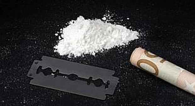 Cocaina su un tavolo