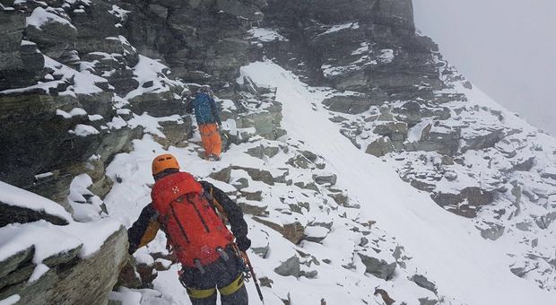 Maltempo, tre alpinisti bloccati sulla Cima Strugova: soccorsi complicati