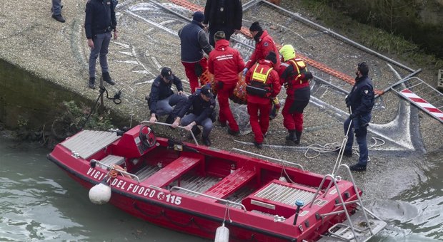 Roma, turista 19enne muore precipitando sulla banchina del Tevere