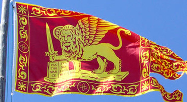 Bandiera di San Marco obbligatoria negli uffici pubblici, il governo impugna la legge