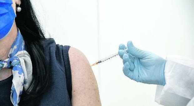 Tregua nei nuovi contagi Le vaccinazioni accelerano