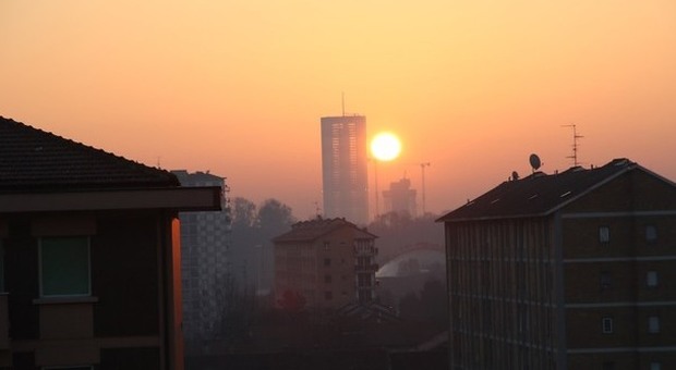 Allarme smog, a Milano area C attiva anche il 24 dicembre: stop dal 28 al 5 gennaio