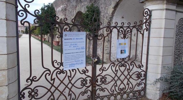 Roma, blitz dei vigili dentro Villa Pamphili: sequestrato il casale dei Cedrati