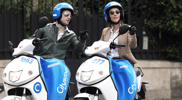 Due scooter elettrici di Cityscoot