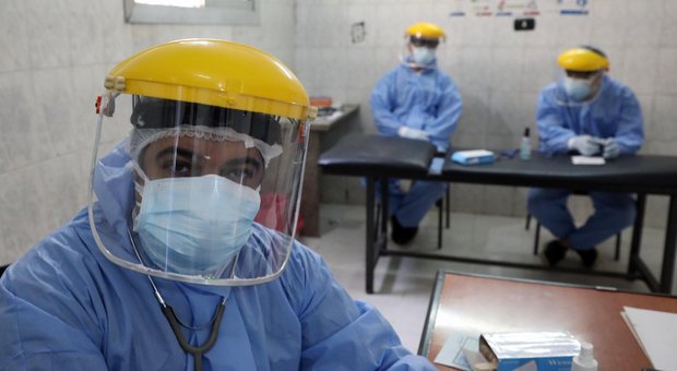 Coronavirus, studio inglese: «Nel mondo potrebbe ammalarsi 1 miliardo di persone»