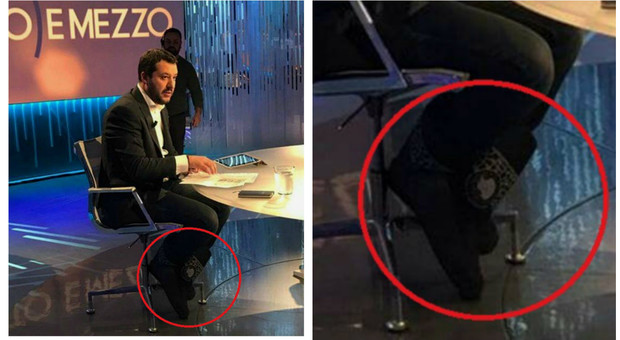 Matteo Salvini con i doposci ai piedi a Otto e Mezzo, bufera su Twitter: "Sciacallo"