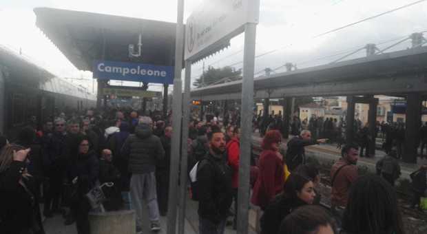 Pendolari, bloccata la Roma-Napoli: in migliaia bloccati a Campoleone