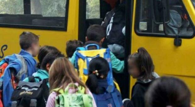 Scuolabus, niente distanza se il tragitto è inferiore a 15 minuti: sopra i 6 anni le mascherine
