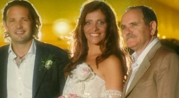 Arianna Mihajlovic, il papà Mimmo muore un anno dopo il marito Sinisa. Il ricordo del giorno delle nozze: «I miei angeli»