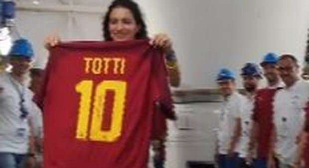 La maglia di Francesco Totti verso lo spazio con il razzo Vega: poi brucia nell'atmosfera