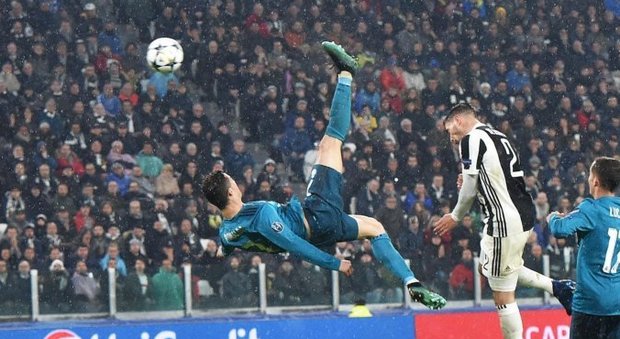 Globe Soccer premia Cristiano Ronaldo: «In rovesciata il mio gol perfetto»