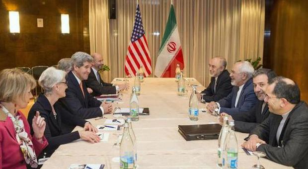 Una delle riunioni tra Kerry e Zarif (LaPresse)