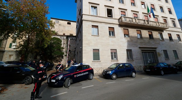 Perugia, auto con la carta di credito dell'Università: la Procura vuol processare un prof