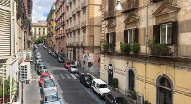 Napoli: lavori di restyling e rifiuti in strada, multa al commerciante in via Martucci