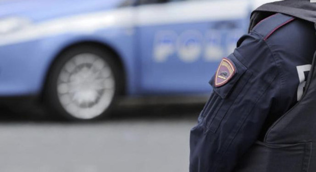 Milano, fermato mentre tenta di rubare auto, aggredisce i poliziotti. In manette un 30enne marocchino