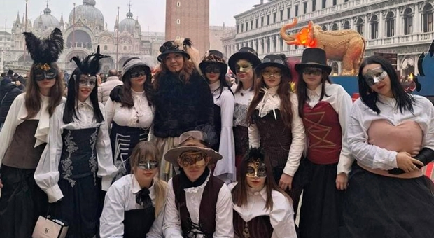 Foligno, la moda dell’Istituto Orfini sbarca al Carnevale di Venezia