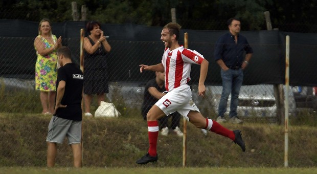 Leonardo Piras festeggia il primo gol del Cantalice (Foto Meloccaro)