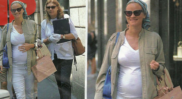 Fiammetta Cicogna shopping col pancione: è incinta di due gemelli