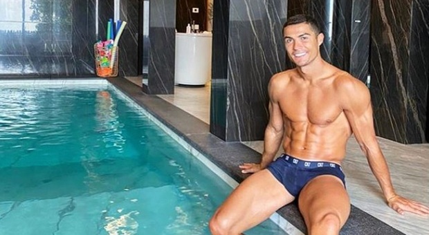 Juve, Ronaldo positivo in piscina: «Fai sempre ciò che puoi fare»