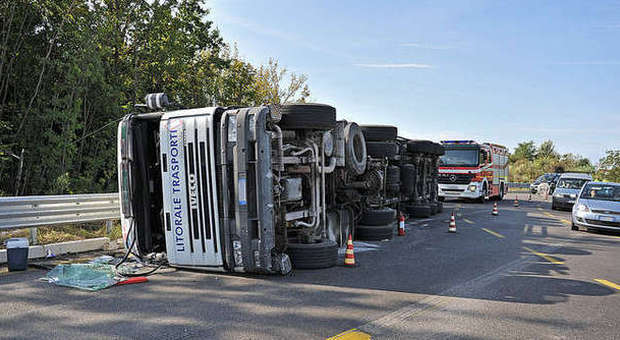 Il camion rovesciato (PhotoJournalist)