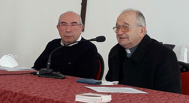 Mons. Adriano Tessarollo espone il programma delle cerimonie che accompagneranno il suo avvicendamento con mons. Giampaolo Dianin.