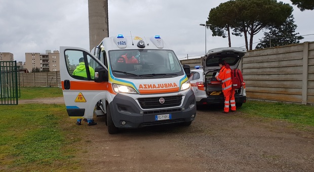 Nonno vigile investito da un’auto, trasportato in ambulanza a Tarquinia