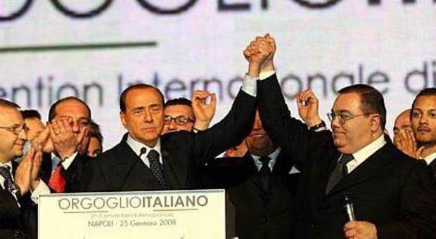 De Gregorio in aula: «Lavitola mi portò i soldi di Berlusconi avvolti nei giornali. Anticipo per far cadere il governo Prodi»