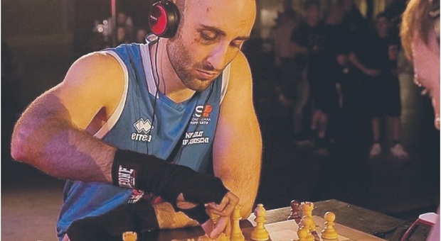 Chess-boxing, l’azzurro Niccolò Tiraboschi iridato: «Concentrarsi con uno zigomo gonfio è la parte più difficile»