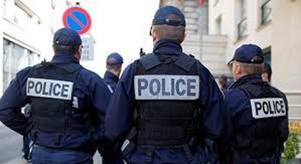 Francia, ferisce passanti e poliziotti al grido di Allahu Akbar: arrestato