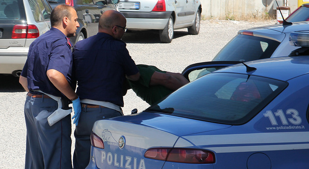 Uccide la compagna di 48 anni e getta il cadavere nel bosco: catturato a Milano
