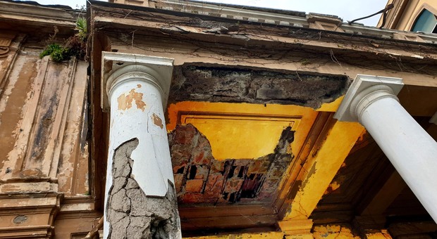 Napoli, Villa Livia in agonia: saccheggiata e abbandonata