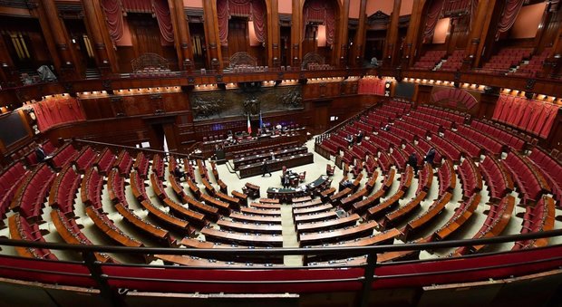 Legge elettorale, dopo le proteste a Montecitorio scatta il divieto di affaccio
