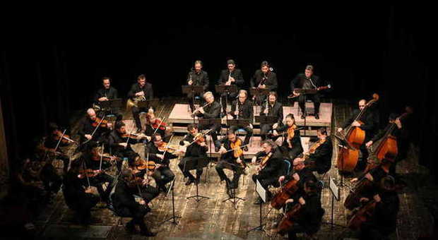 La Form assume 27 orchestrali